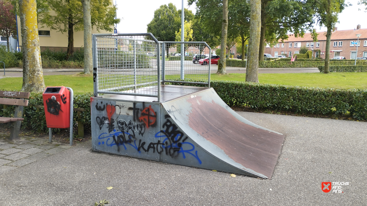 Van Der Merwedelaan skatepark